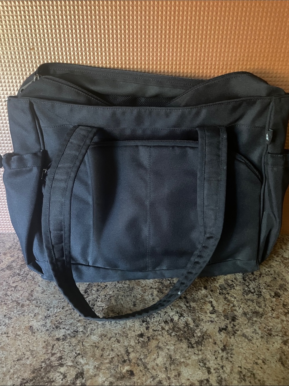 Spacious Black Travel Tote with Organized Pockets